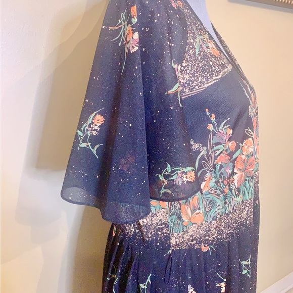 Beautiful Sheer Dress w/Floral Design - Picture 6 of 8